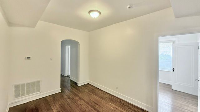 Building Photo - 7831 S Kingston Ave