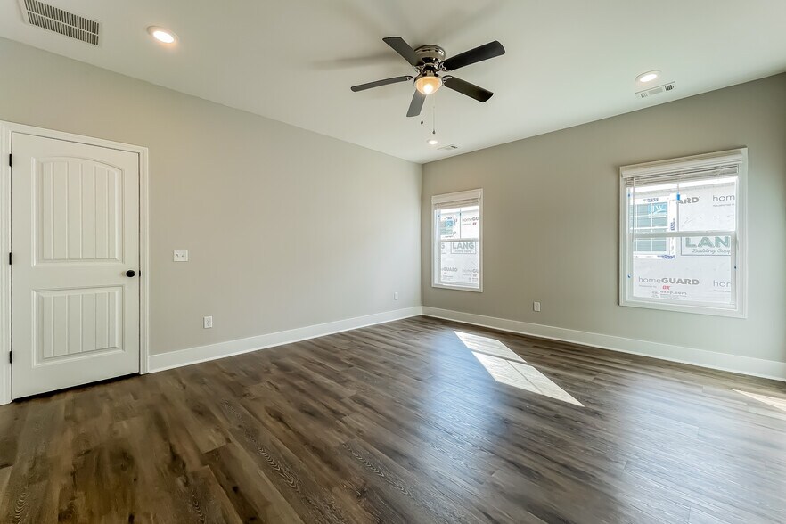 Building Photo - 16 Greyfield Dr