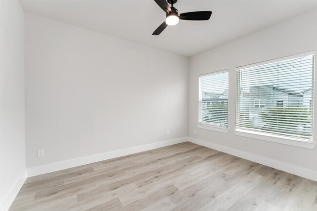 Building Photo - 108 W 44th St