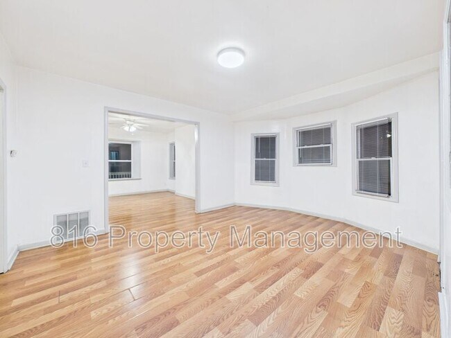 Building Photo - 2710 Park Ave