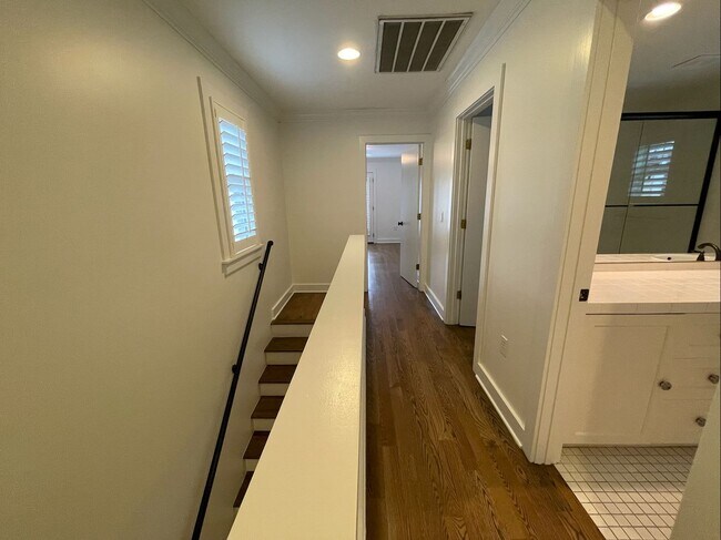 Building Photo - Davis Islands Spanish Med 3 Bed 2.5 Bath 1 car garage with Spool