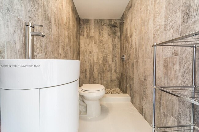 Building Photo - 1748 NE 180th St