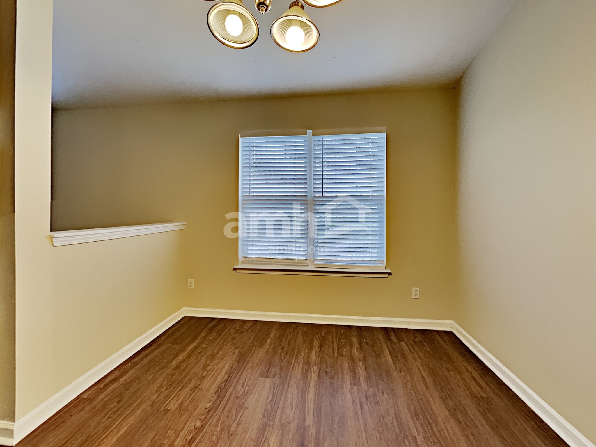 Building Photo - 634 Mable Dr