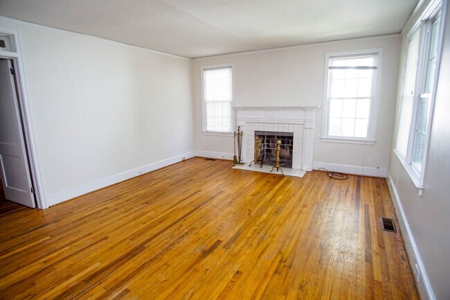 Building Photo - 4120-4120 Cassina Rd