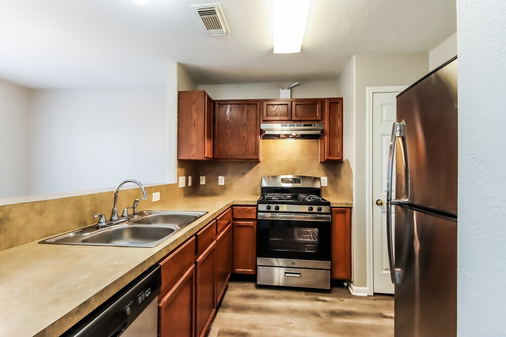 Building Photo - 1111 Richcrest Dr