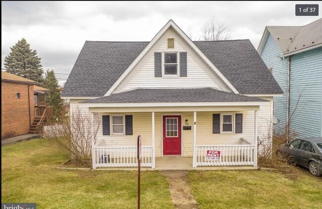 Primary Photo - 162 E College Ave