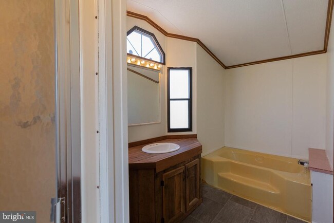 Building Photo - 126 Fabric Dr