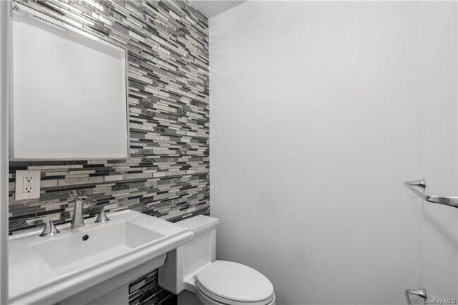 Building Photo - 26 East Pkwy