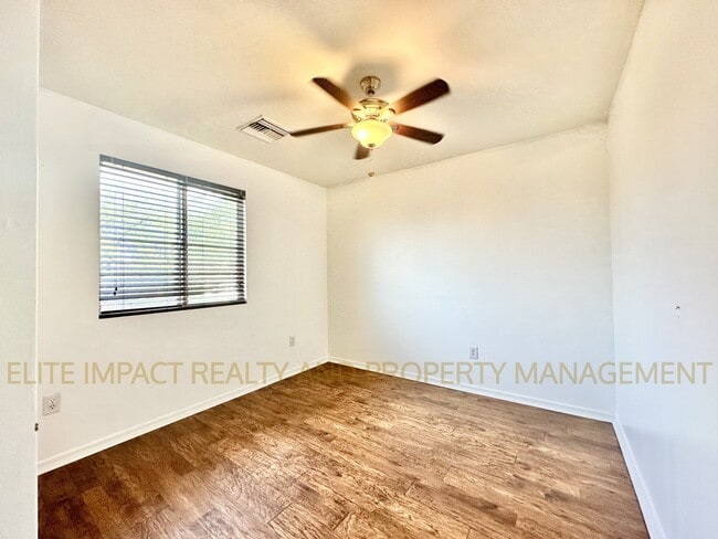 Building Photo - 5210 E Desert Straw Ln