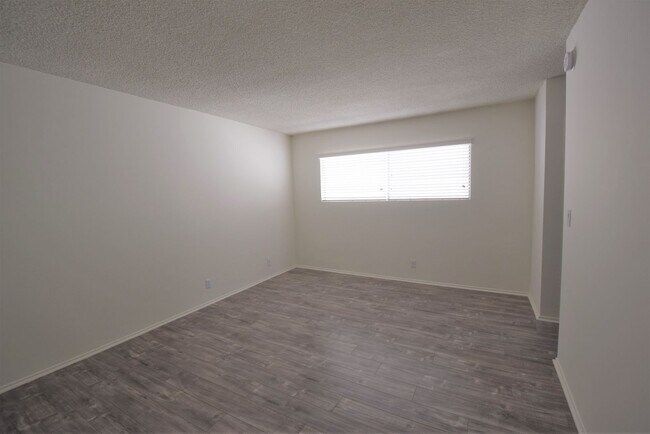 Building Photo - 5036