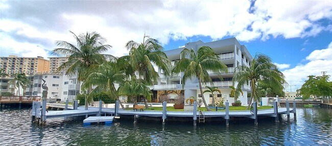 Building Photo - 468 Golden Isles Dr