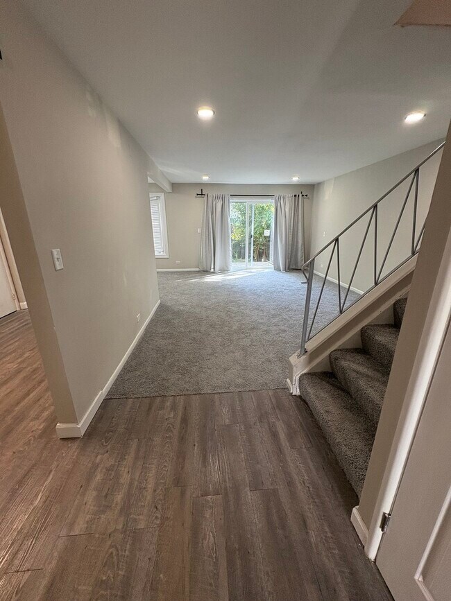 Building Photo - 207 Walker Dr