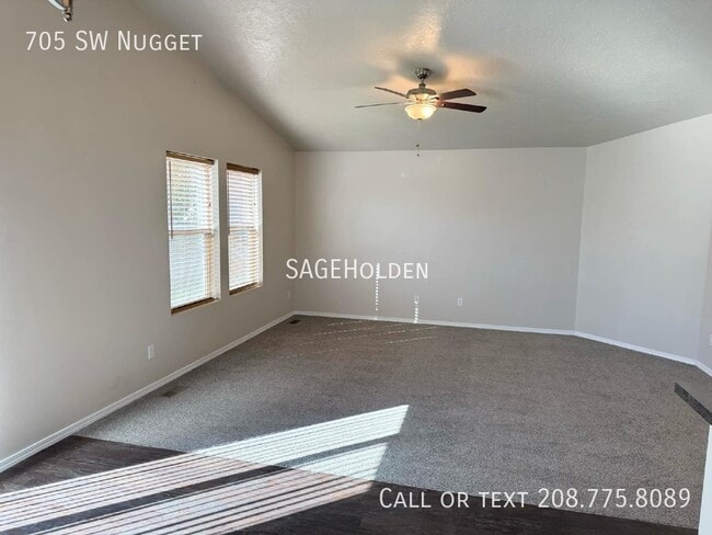 Building Photo - 705 SW Nugget-