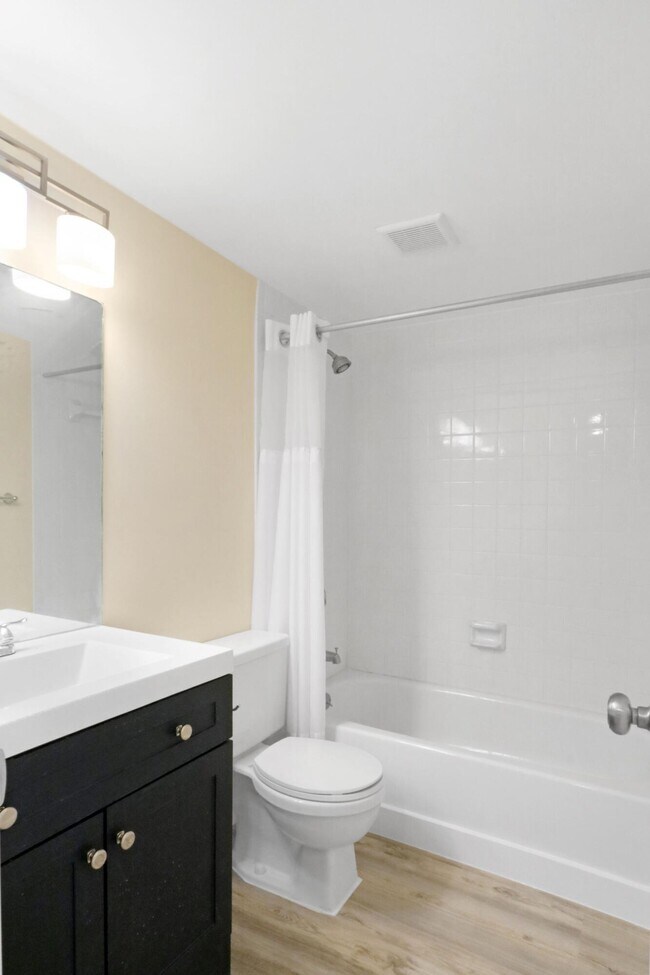 Building Photo - 717 S US Hwy 1