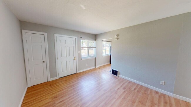 Building Photo - 388 S Powell Ave