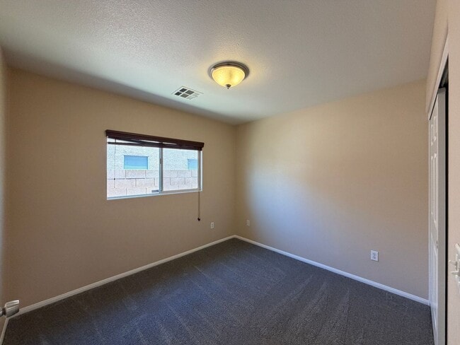 Building Photo - SPACIOUS SINGLE STORY HOME IN SOUTHERN HIGHLANDS WITH NEW KITCHEN APPLIANCES
