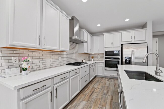 Building Photo - Luxury Kitchen + 3 Bed & Den/Office in Azure Canyon | Quartz, Gas Cooktop & More
