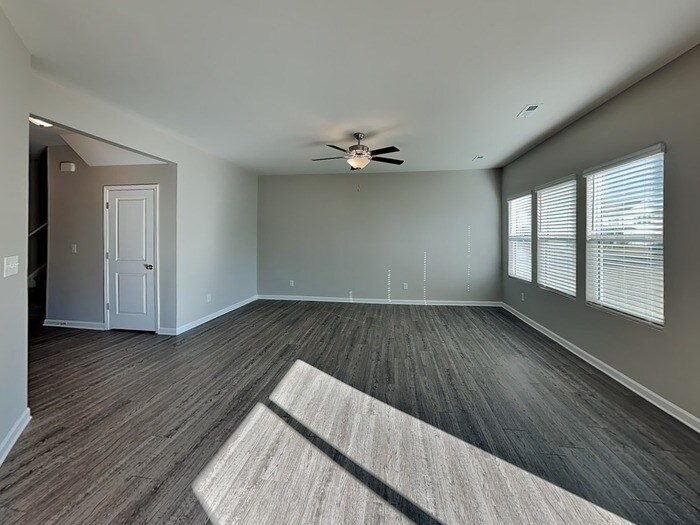 Building Photo - 708 Point Andrews Dr SW