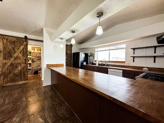 Building Photo - "Charming 3-Bedroom, 2 Bathroom Pool Home in Ocotillo!"