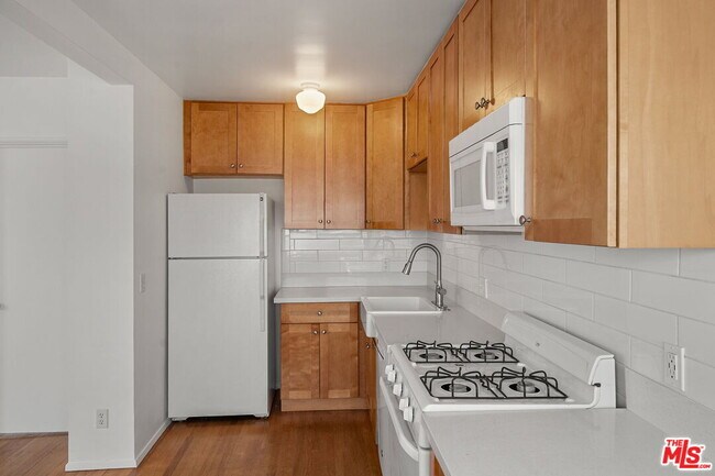 Building Photo - 2231 Laverna Ave