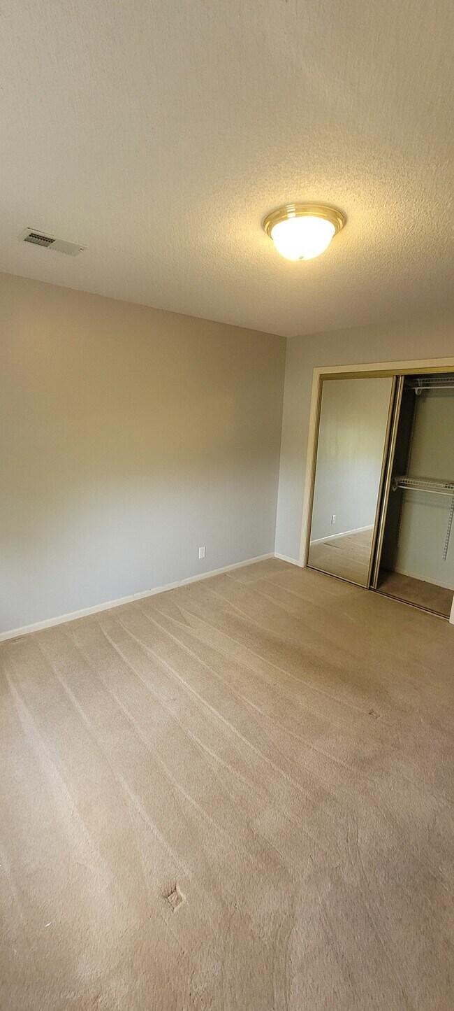 Building Photo - Fruitfully ready for your move in!