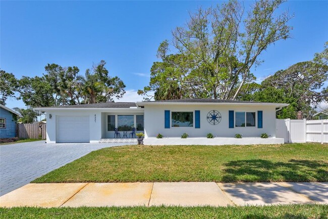 Building Photo - 4321 Sunrise Dr S