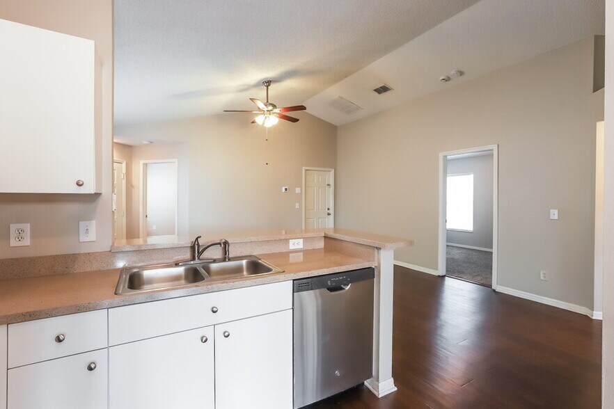 Building Photo - 624 Cape Cod Cir