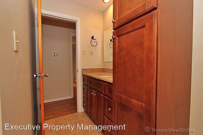 Building Photo - 3 br, 1.5 bath House - 1836 Westwood