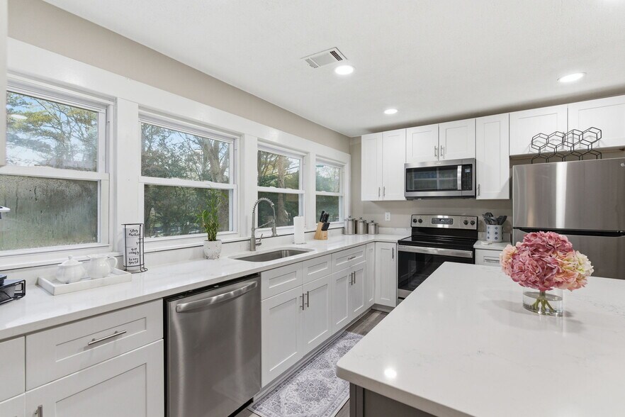 Building Photo - 5357 Sycamore Rd