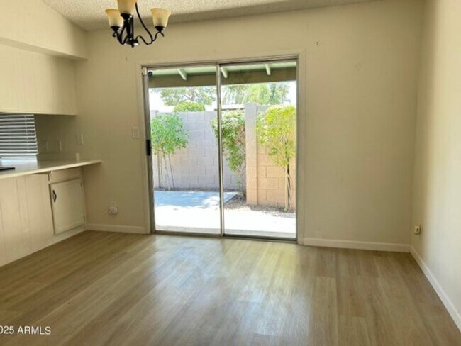 Building Photo - Upscale 2 Bedroom 2 Bathroom