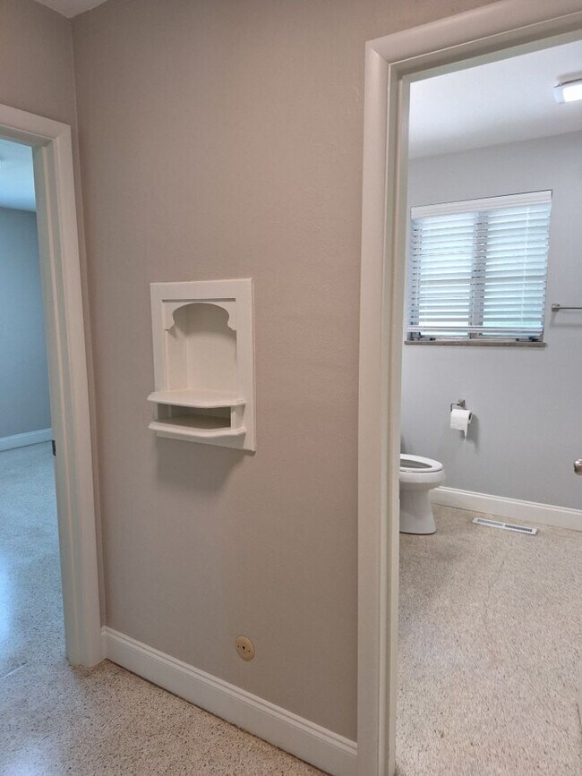 Building Photo - 6826 Dorchester Dr NW