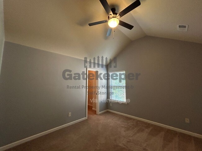 Building Photo - 124 Village Pl