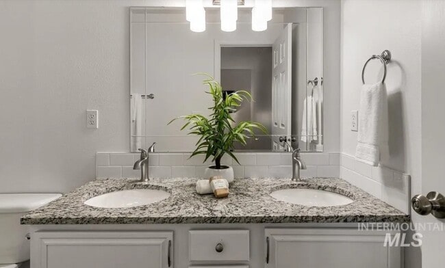 Building Photo - 230 War Eagle Dr