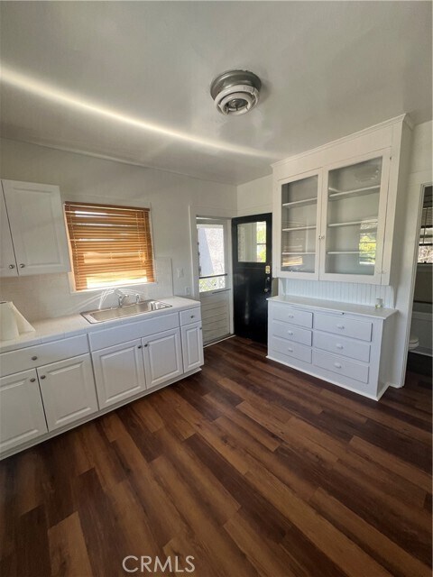 Building Photo - 425 S Cabrillo Ave