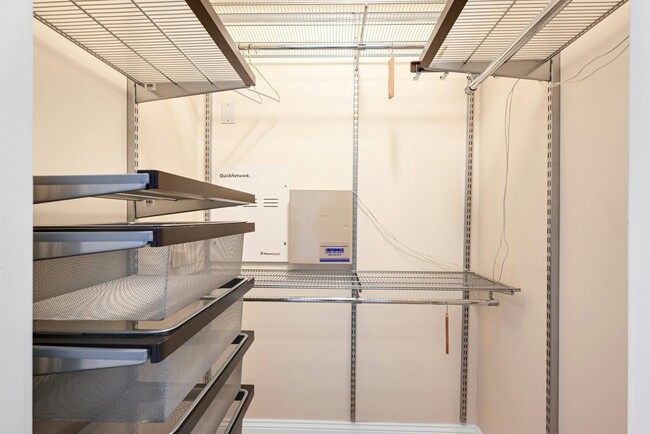 Building Photo - 64 Madison St