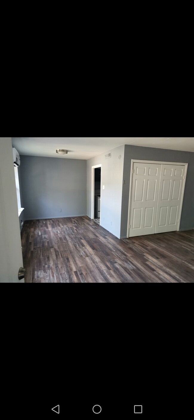 inside house - 539 Moore St S