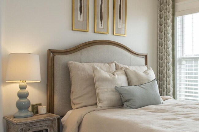 Building Photo - 801 Durant Pl NE