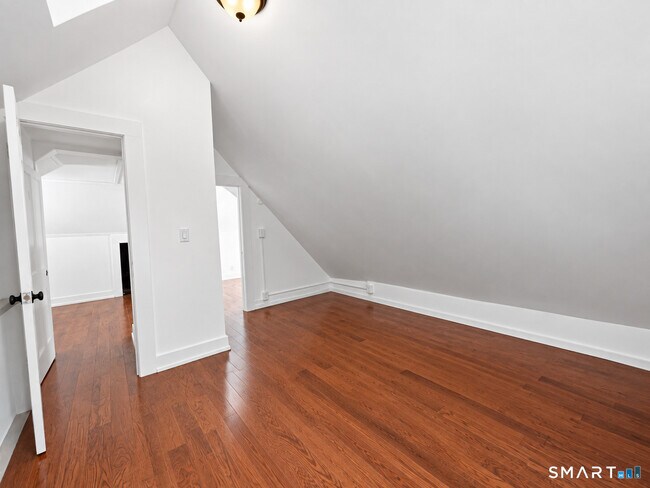 Building Photo - 407 Shelton Ave