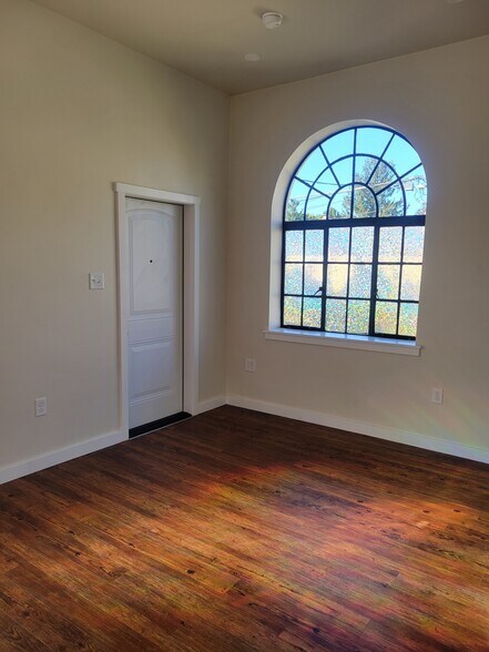 Building Photo - 2581 Perkiomen Ave