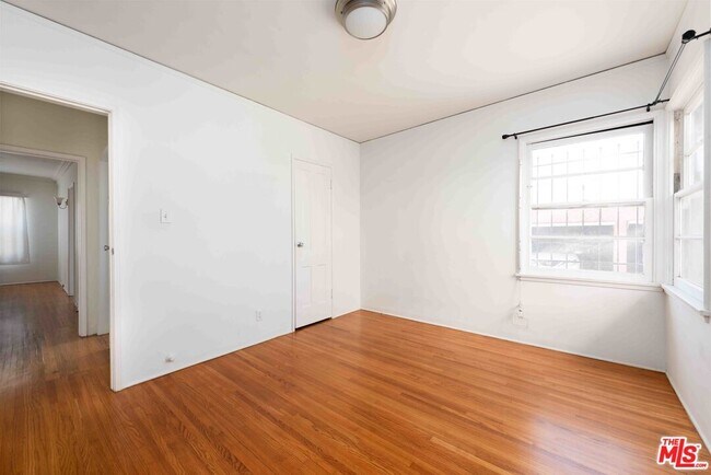 Building Photo - 413 1/2 N Gardner St