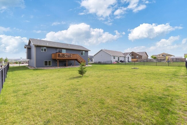 Building Photo - 4 BED | 3 BATH | DOUBLE GARAGE | RAPID VALLEY