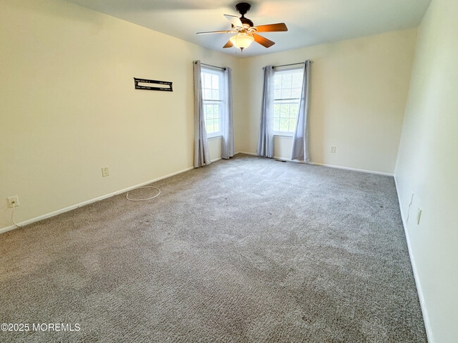 Building Photo - 438 Oak Knoll Dr