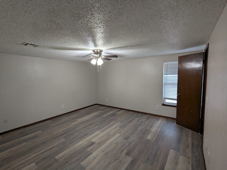 Master Bedroom - 6720 Elk Canyon Rd