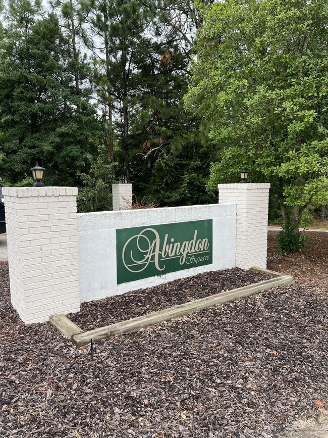 Building Photo - 510 Holly Pines Dr