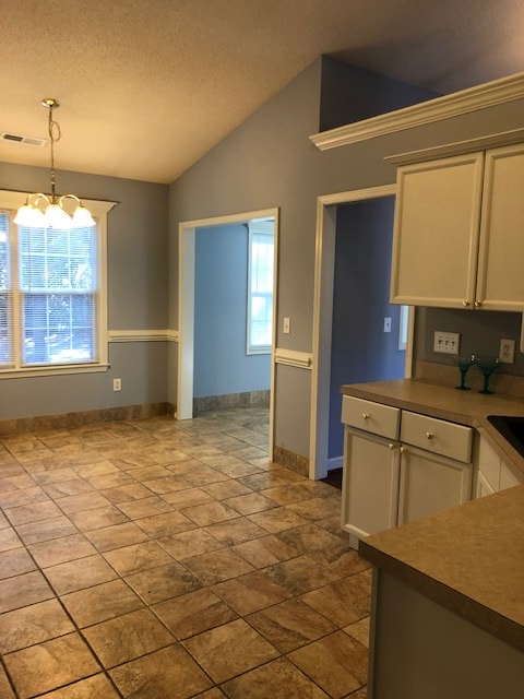 Building Photo - 905 Lowry Ct