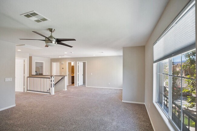 Building Photo - Southwest Pool Home With First Floor Bed And Bath