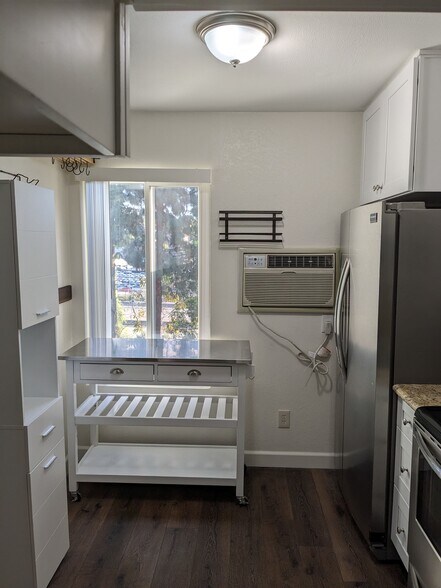 Kitchen window - 7500 Parkway Dr