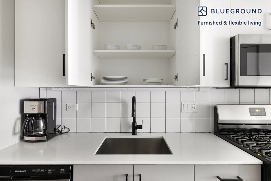 Building Photo - 61 W Erie St