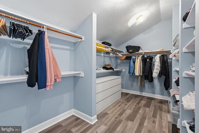 Building Photo - 4924 Berkshire Woods Dr