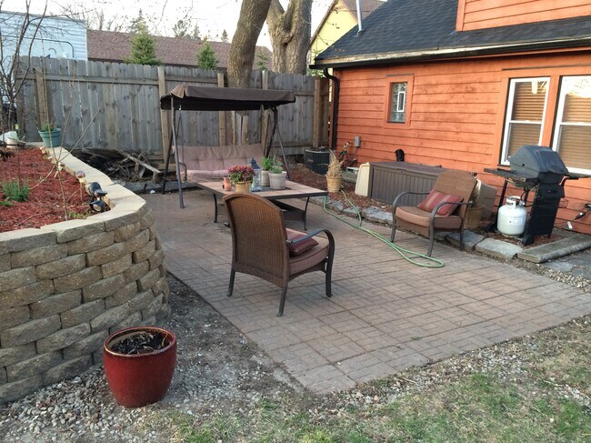 Building Photo - 1603 S 100th St